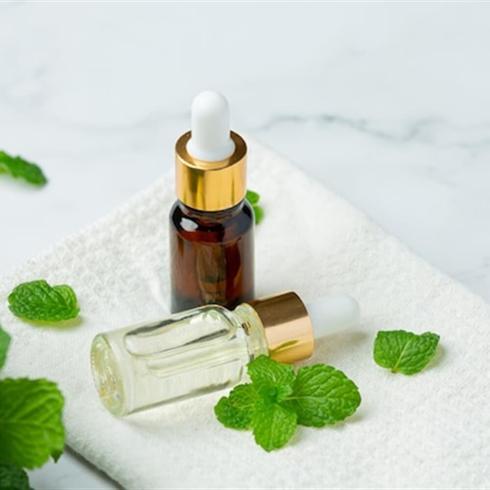 3 borsmentás DIY recept otthonra: frissítő spray, hűsítő fürdősó, roll-on