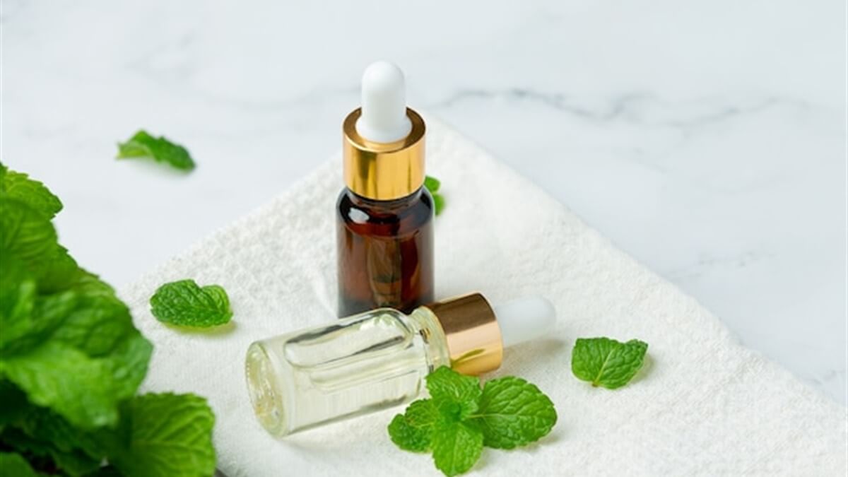 3 borsmentás DIY recept otthonra: frissítő spray, hűsítő fürdősó, roll-on